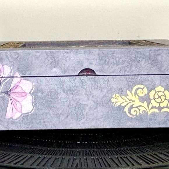 Violet Painted Vintage Jewelry Box - Picture 6 of 14
